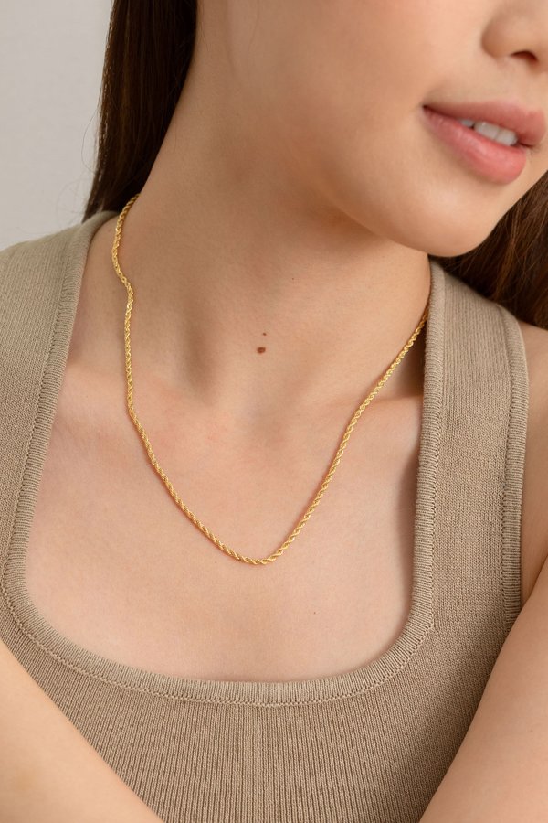Nadia Necklace in Gold 