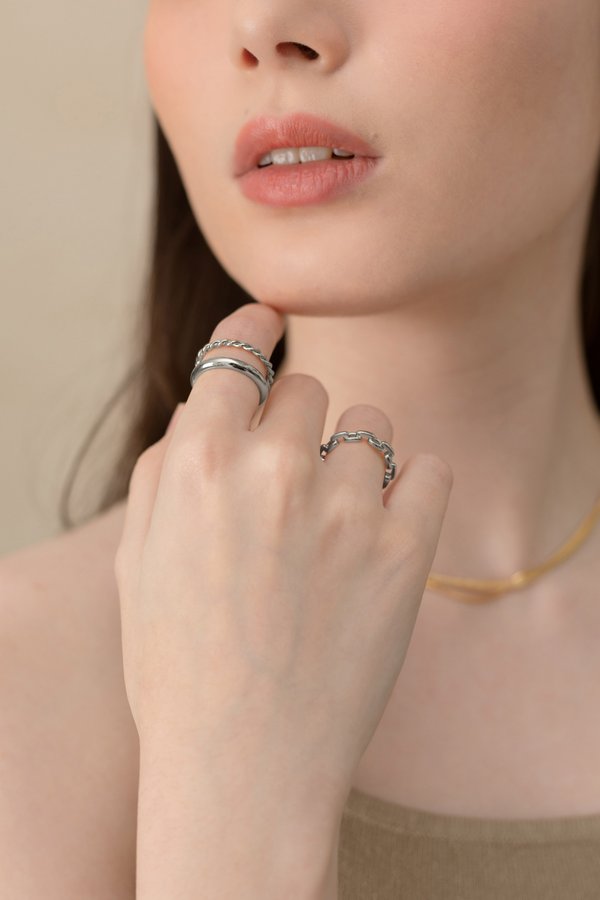 Yareli Ring in Silver (Size 17)