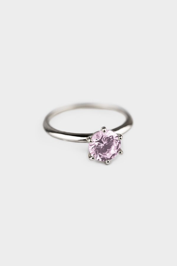 Solitaire Ring in Light Rose 