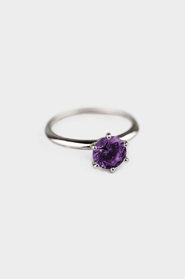 Solitaire Ring in Purple Velvet