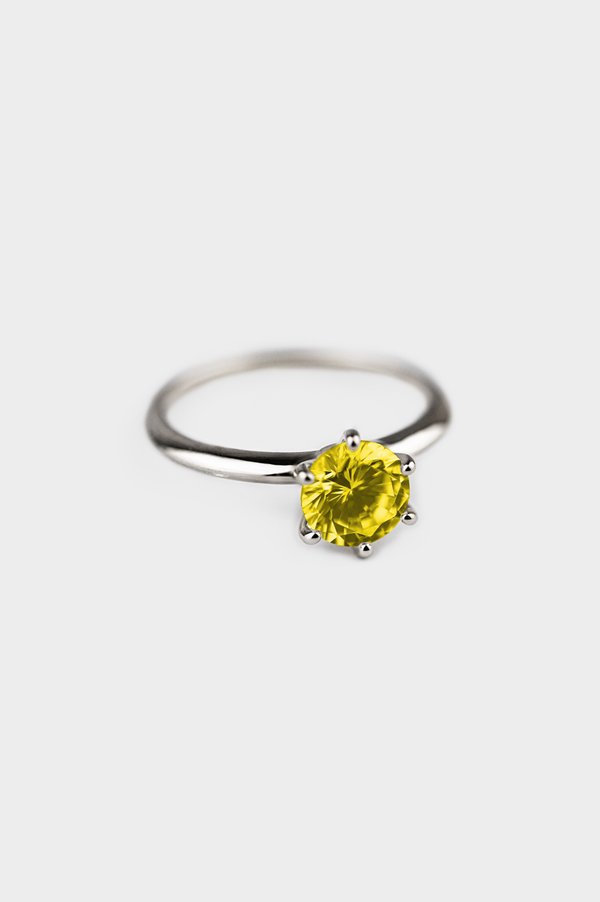 Solitaire Ring in Honey