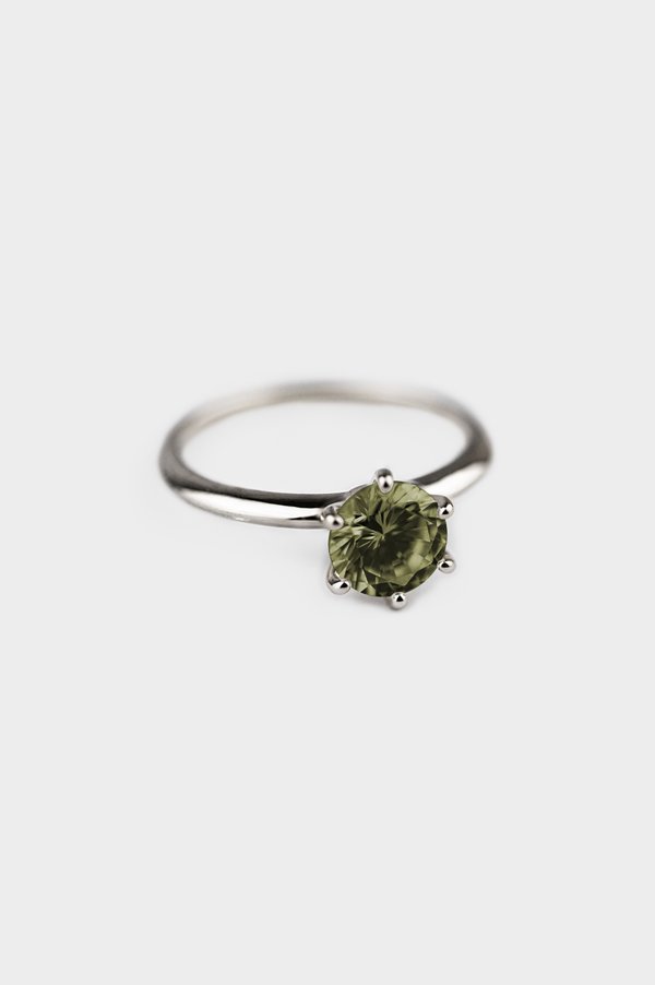 Solitaire Ring in Peridot