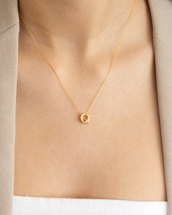Initial ‘Q’ Necklace in Gold