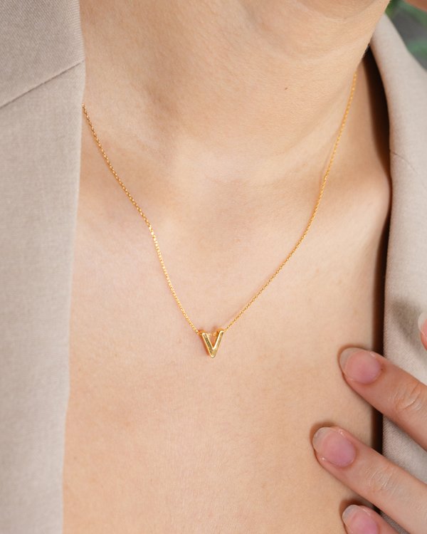 Initial ‘V’ Necklace in Gold