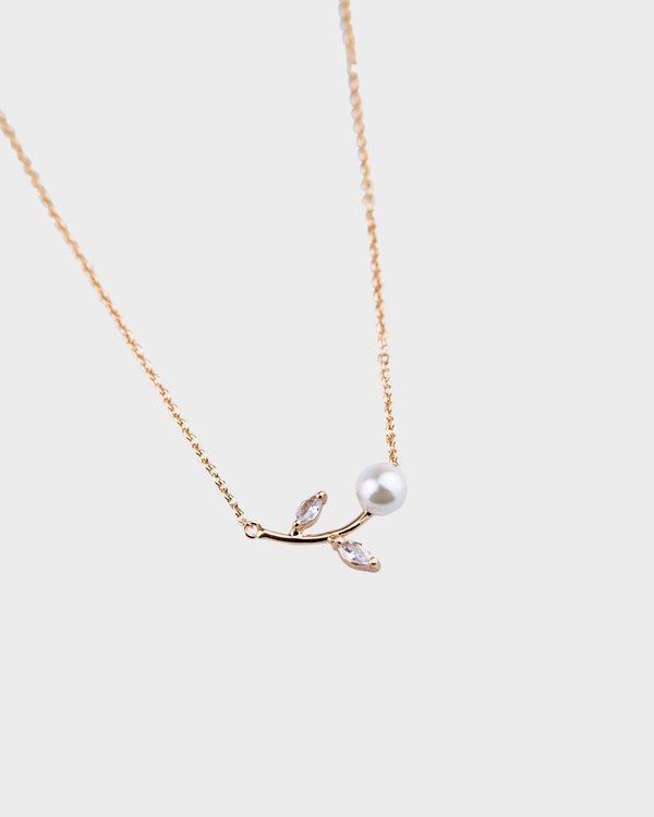 Rosie Necklace in Gold 