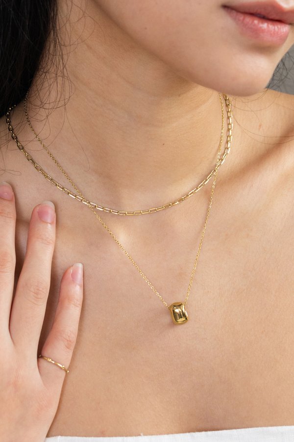 Parton Necklace in Gold